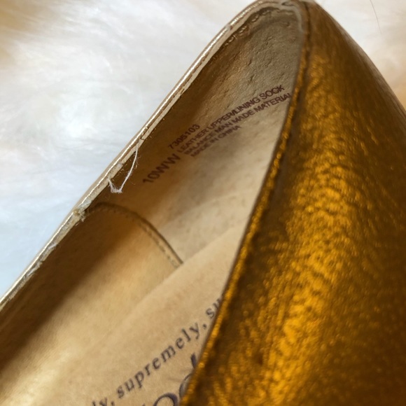 NWOT Softspots Gold Flats 10 WW - Picture 4 of 4